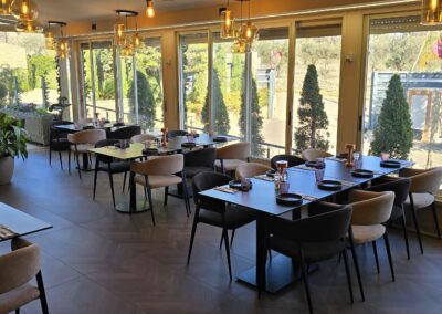 Laura Restaurant overview